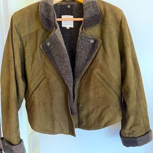 Lined leather bomber jacket. Perfect condition. Liner is removable. Vintage.